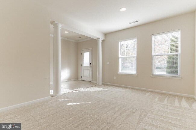 Building Photo - 25621 Pleasant Valley Rd