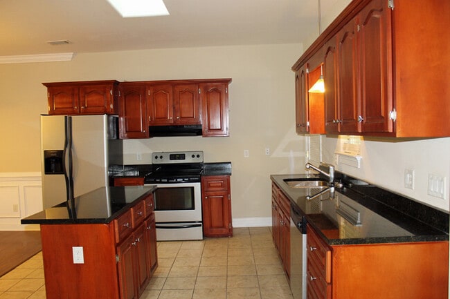 Building Photo - PRIVATE COMMUNITY IN HISTORIC POOLER
