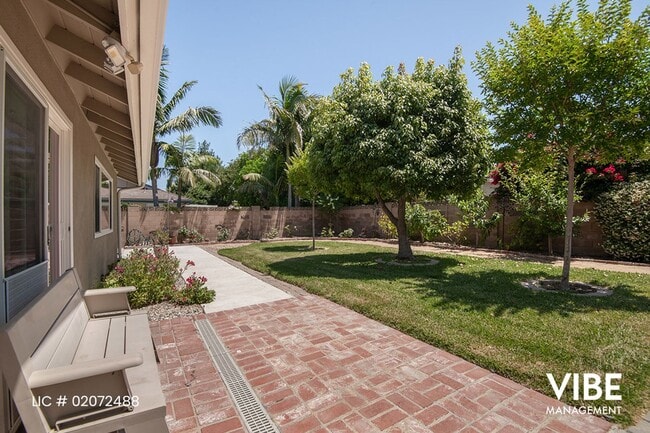 Building Photo - 222 Lupe Ave