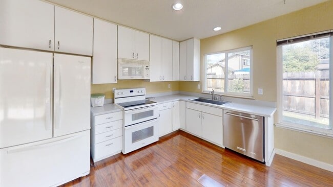 Building Photo - 6556 Mossview Way