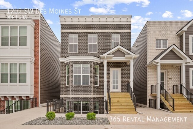 Building Photo - 1202 SW Des Moines St
