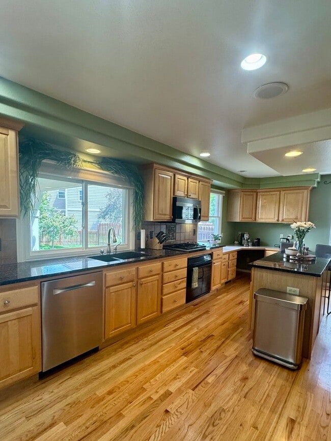 Building Photo - Beautiful Fort Collins Home with Golf Cour...