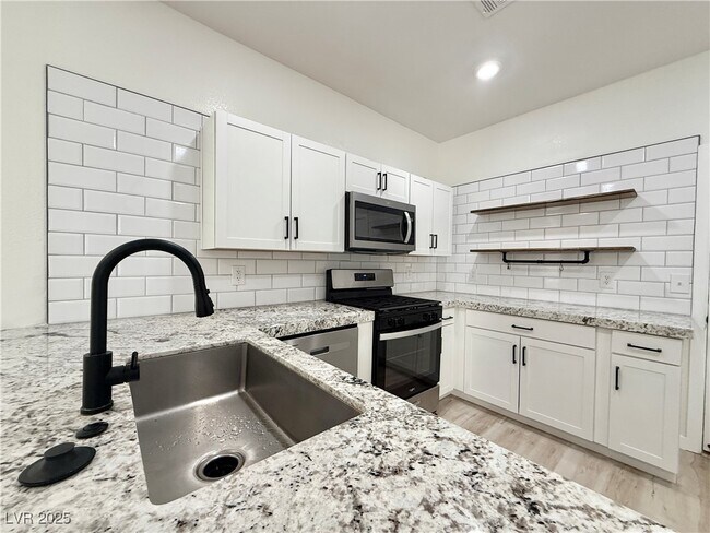 Building Photo - 7976 Cook Islands Ct