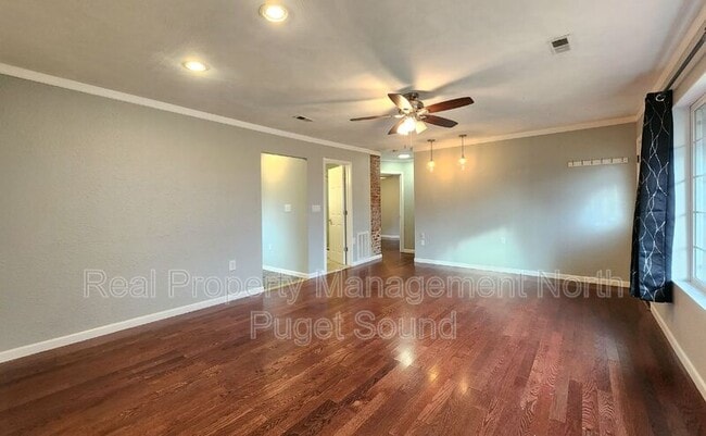 Building Photo - 6410 50th Dr NE