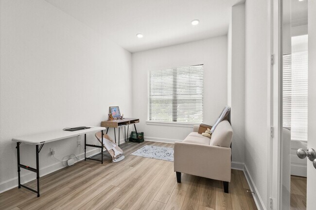 Building Photo - 1511 Emma Lk Dr