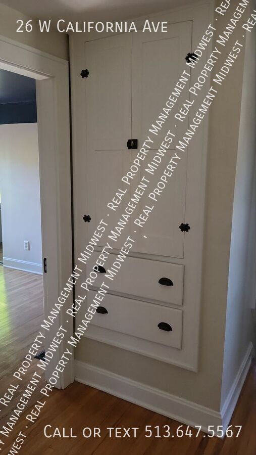 Building Photo - 26 W California Ave