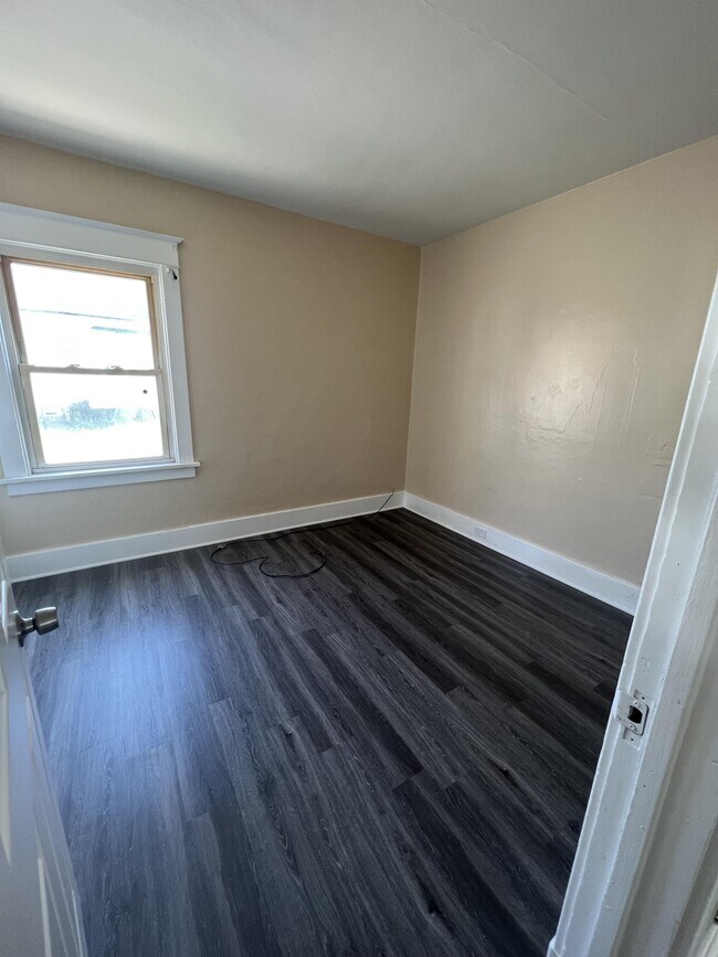 Building Photo - 310 Chelsea Pl