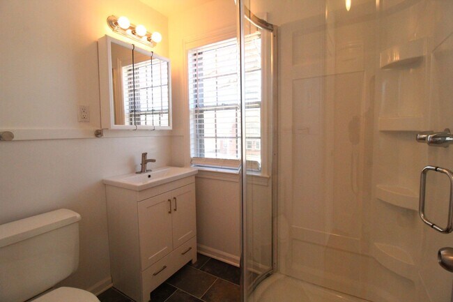 Building Photo - April FREE On This 2 Bedroom 2 Bath Duplex In The Waldo Area