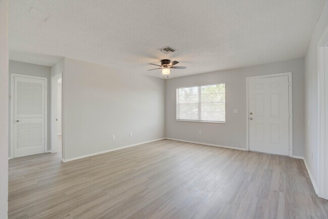 Building Photo - 6610 Jupiter Gardens Blvd