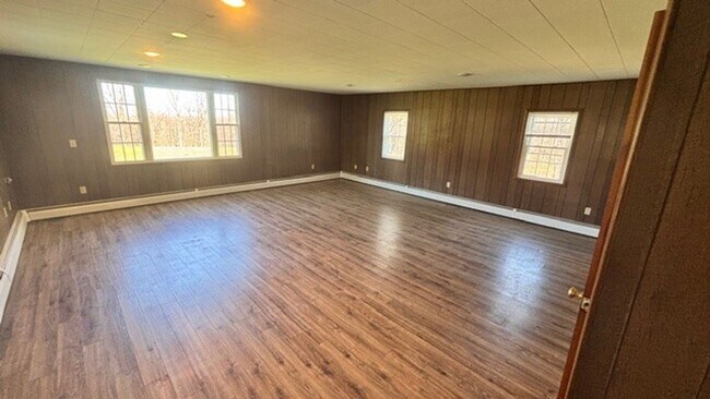 Building Photo - $1,600 Farmhouse Palmyra 4 bedroom 1.5 bath