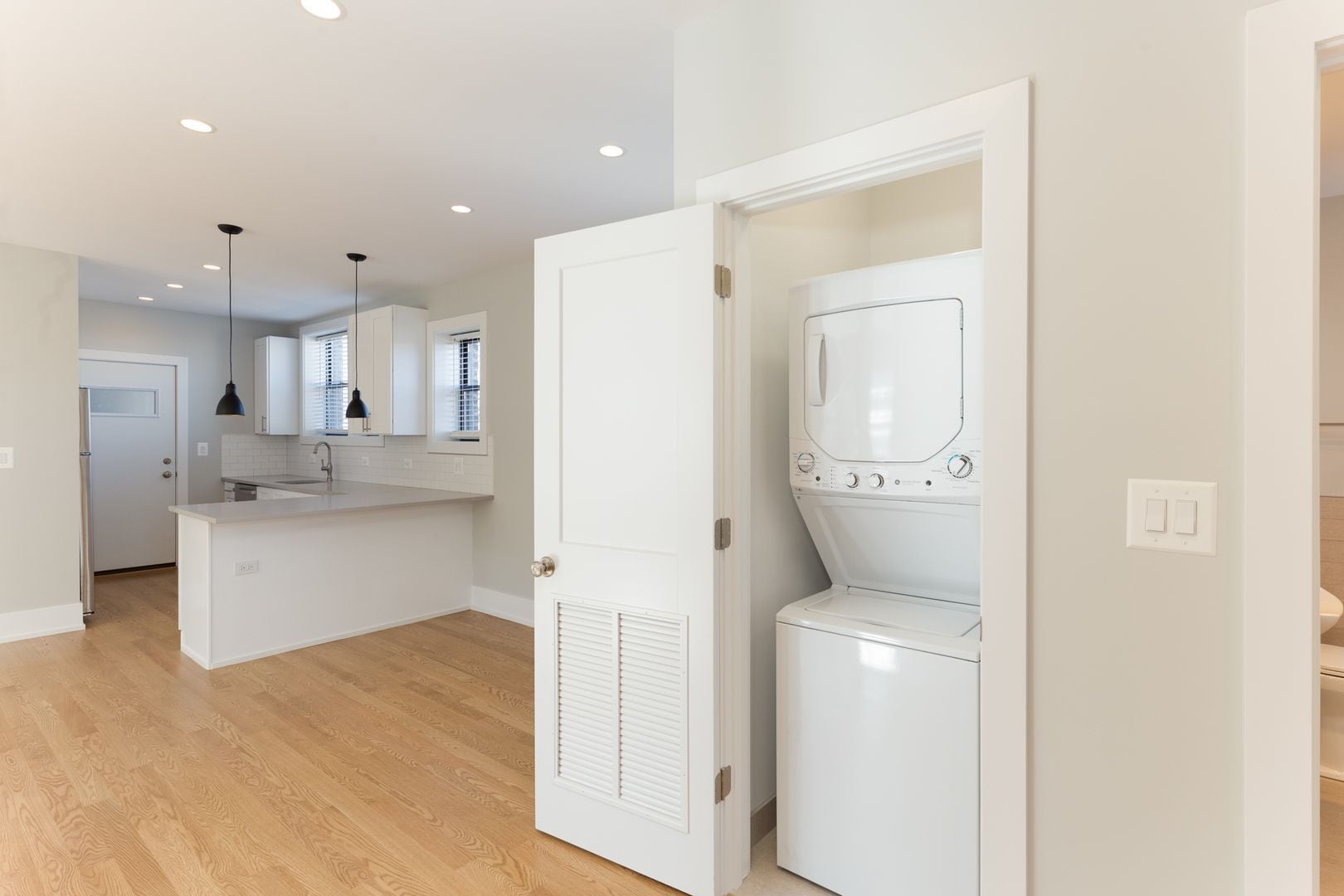 Building Photo - 2623 W Berwyn Ave