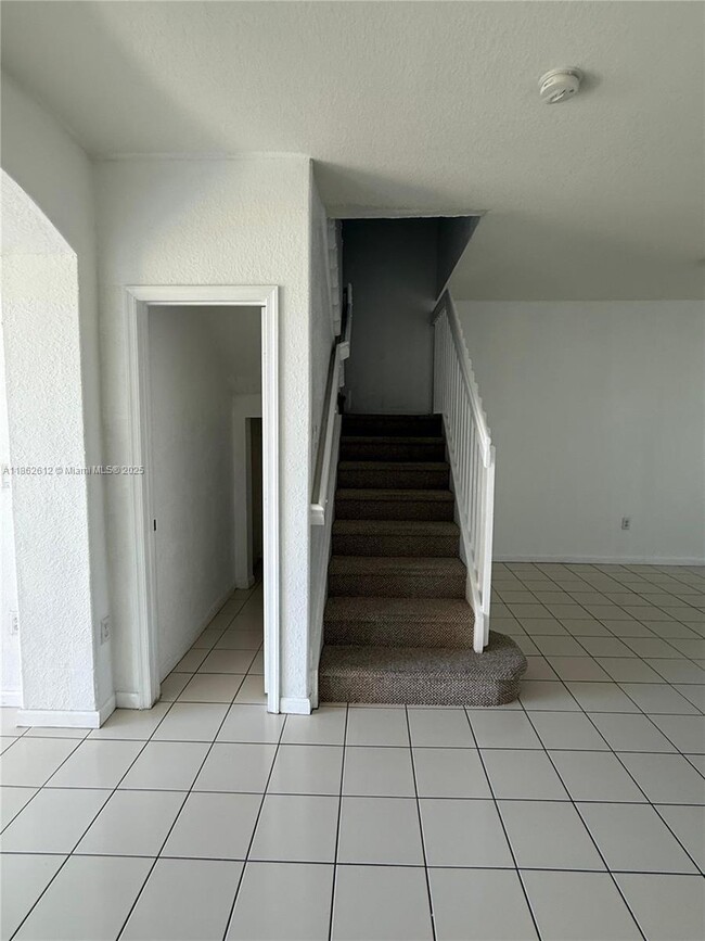 Building Photo - 1416 SE 24th Ct