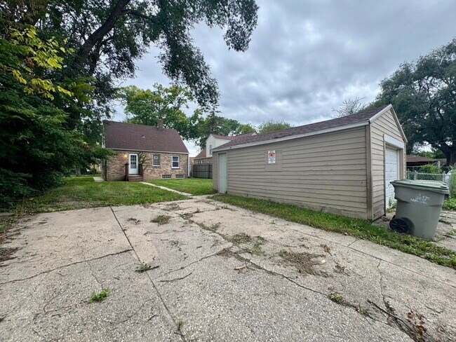 Building Photo - 3928 N 30th St