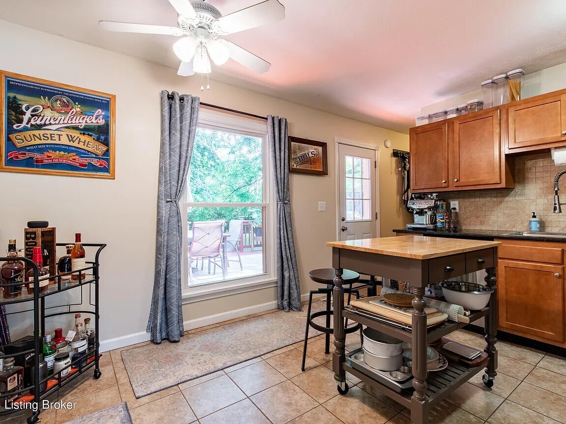 Building Photo - 3600 Willow Ct