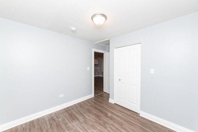 Building Photo - 4 bedroom in Lansing IL 60438