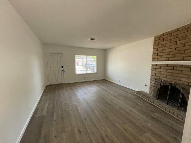 Building Photo - Great 3 Bed 2 Bath in Arden Arcade