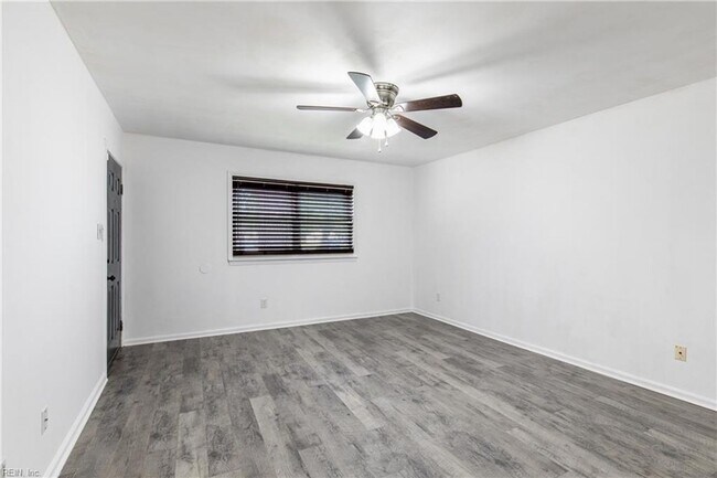 Building Photo - Welcome to this beautifully maintained 4-bedroom! "ASK ABOUT OUR ZERO DEPOSIT"