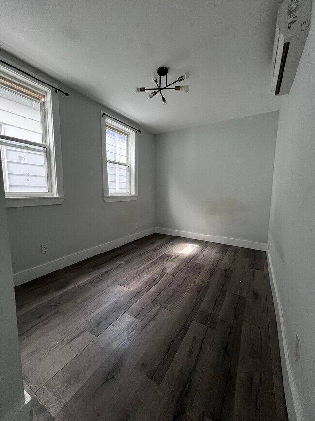 Building Photo - 28 E 47th St