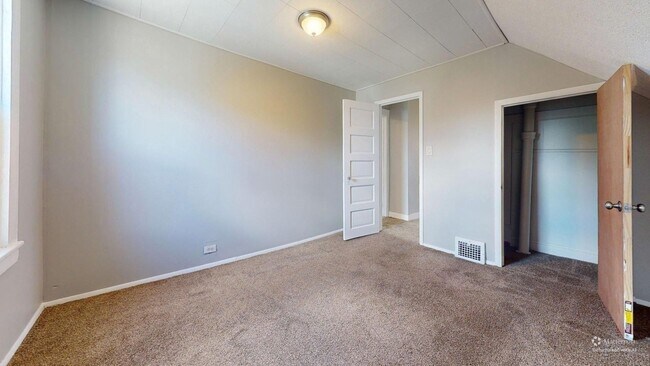 Building Photo - Clark / Fulton Area - 3 Bedrooms - 1 Bath - Single Family Home