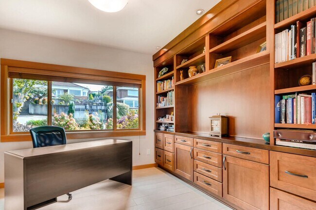 Building Photo - Blue Ridge Waterfront Home