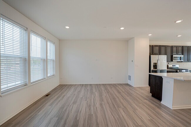 Building Photo - 2945 Showplace Dr