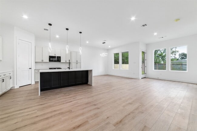 Building Photo - 8106 Talton St