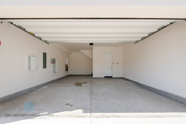 Building Photo - 15437 La Subida Dr