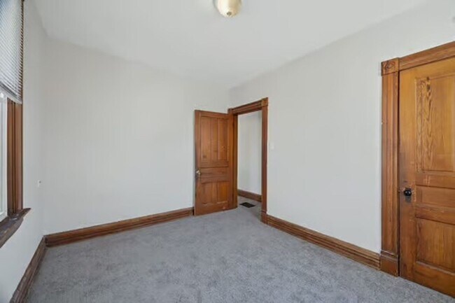 Building Photo - CHEVIOT:  Adorable 2+ bed 1.5 bath 2 story w 2 car garage