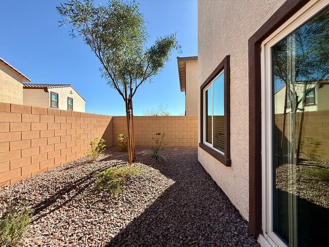 Building Photo - NEVER LIVED IN 4 BED 2.5 BATH 2 CAR GARAGE SINGLE FAMILY HOME FOR RENT!