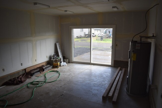 Building Photo - Modern home tucked away in the adorable little town of Brownsville.