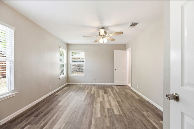 Building Photo - 9706 Autumn Dew