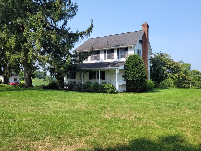 Building Photo - Country Views In Berks County-one pet allowed