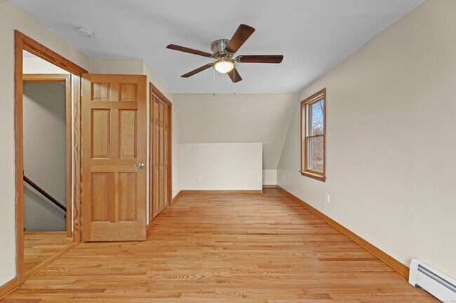 Building Photo - 62 Brookside Ave E