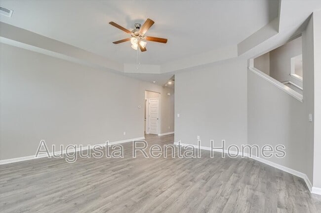 Building Photo - 560 Post Oak Ln