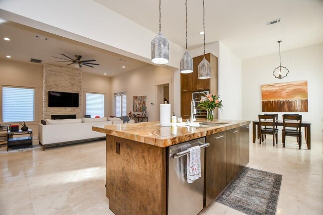 Building Photo - 3203 Blue Bonnet Blvd