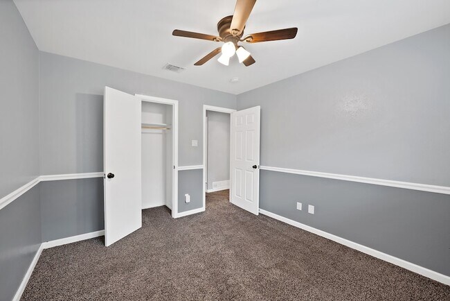 Building Photo - 1103 Wildwood Dr