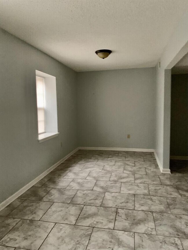 Building Photo - 42 S Claybrook St