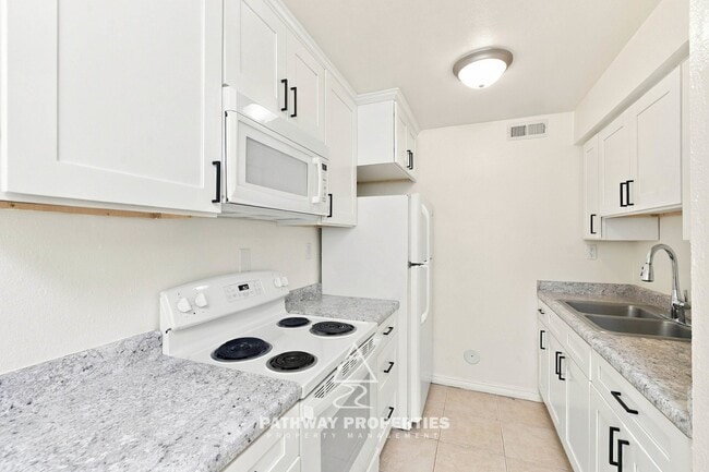 Building Photo - 872 W 500 S