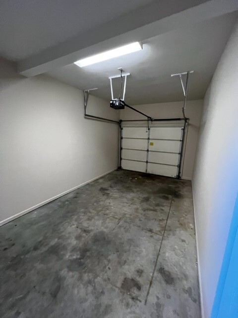 Single Car Garage - 275 Dale Ln