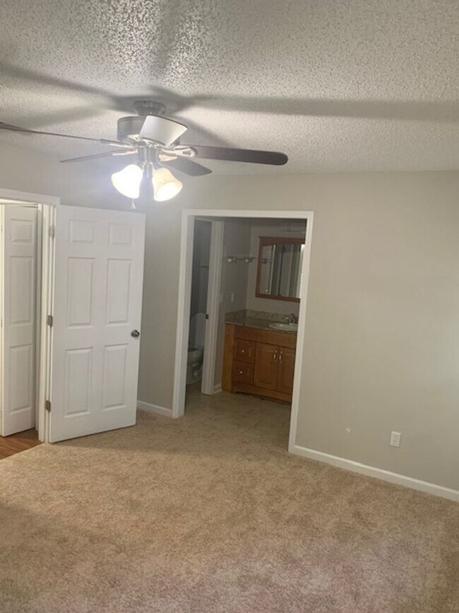 Building Photo - 3 Bd / 2 Bath Home in Pinehurst Subd.