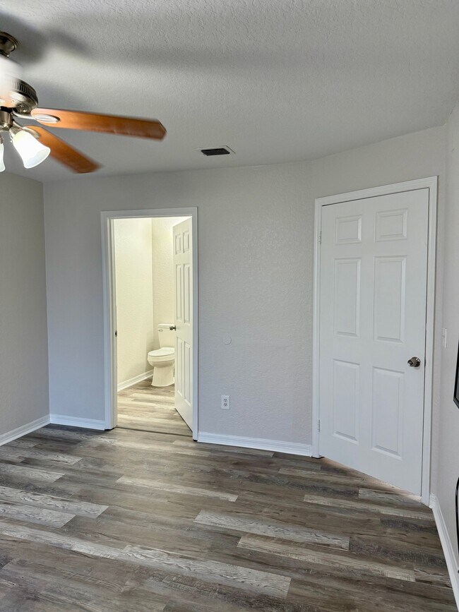 Building Photo - 7511 Seurat St