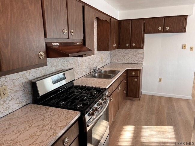 Building Photo - 129 Lulay St