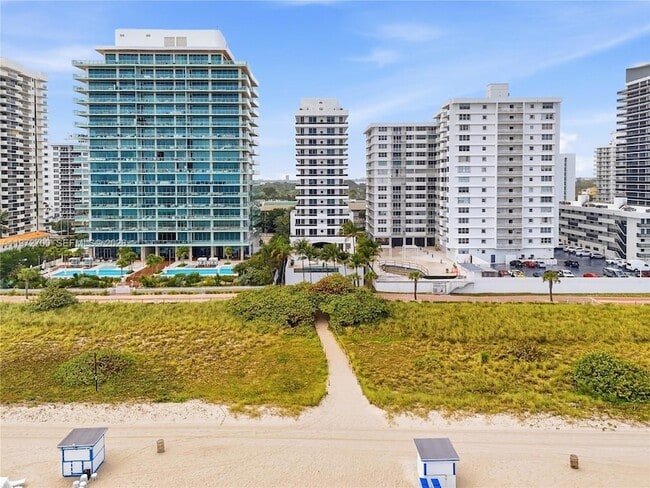 Building Photo - 5801 Collins Ave