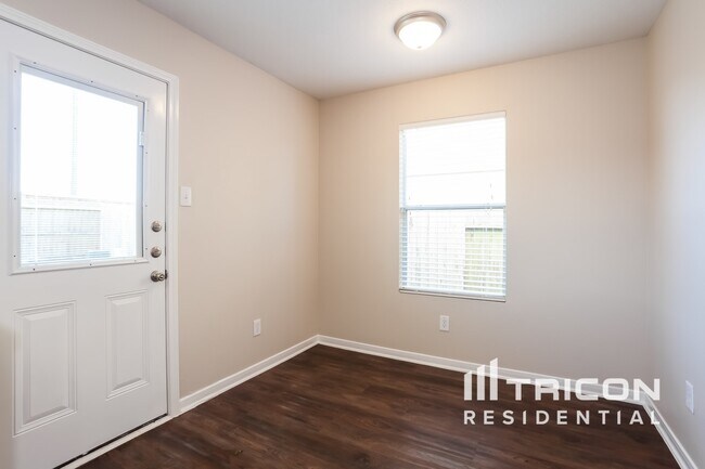 Building Photo - 1114 Fairlane Square