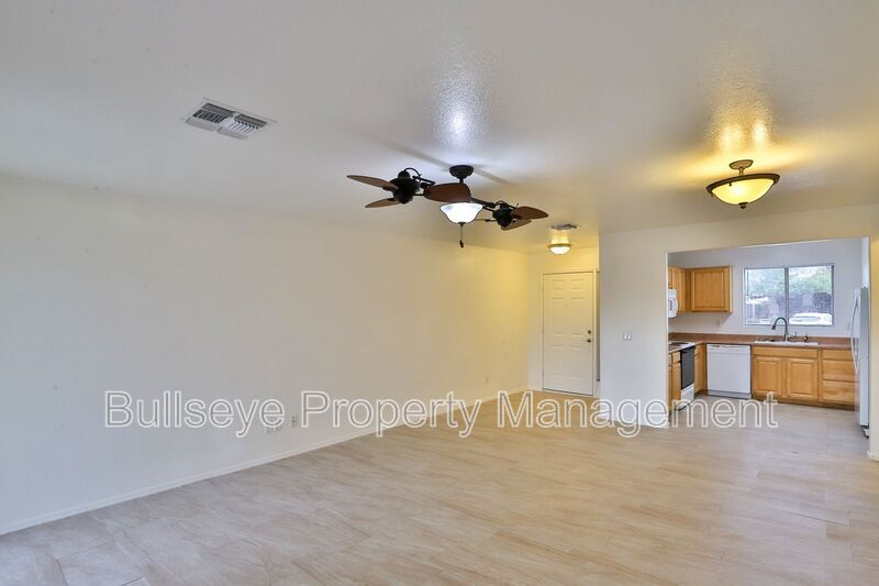 Building Photo - 1697 N La Fresa Dr