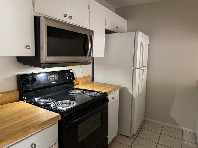 Building Photo - 203 Parkbrook Cir