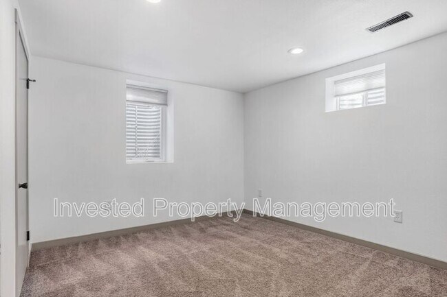 Building Photo - 3004 S Zurich Ct