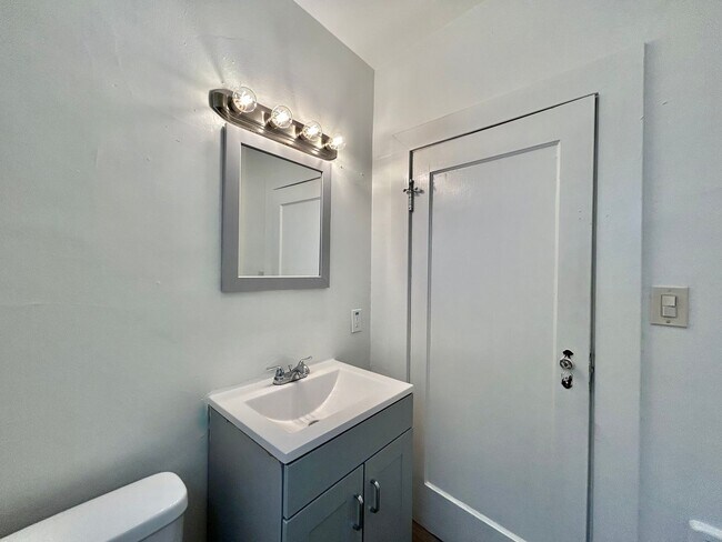 Building Photo - ne4th