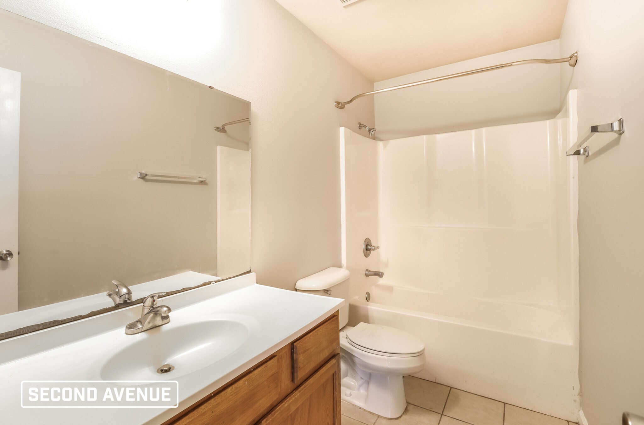 Building Photo - 203 Glenn Oak Dr