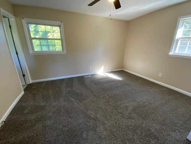 Building Photo - Welcome to Montclair!